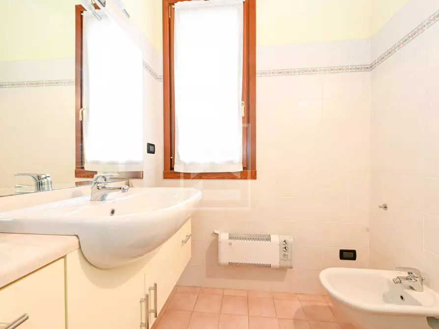 Immagine 26 di Appartamento in vendita  in Località Bassana a Peschiera Del Garda