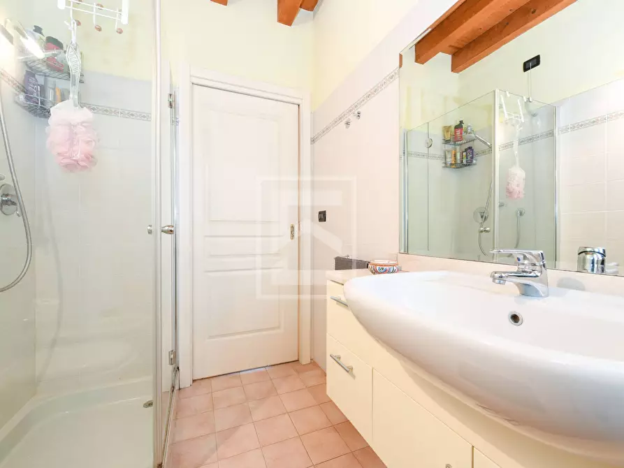 Immagine 27 di Appartamento in vendita  in Località Bassana a Peschiera Del Garda