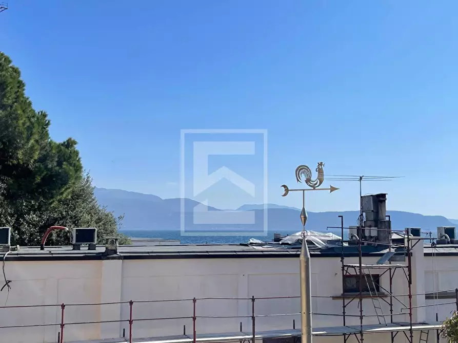 Immagine 21 di Appartamento in vendita  in corso Zanardelli 44 a Gardone Riviera