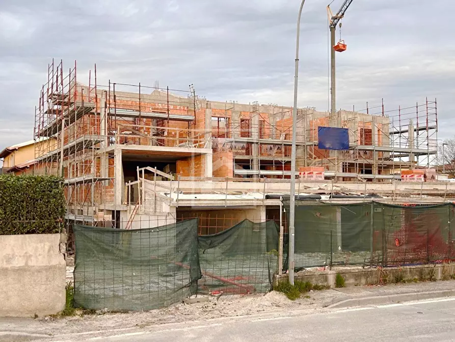 Immagine 4 di Appartamento in vendita  in via vaccarolo a Desenzano Del Garda