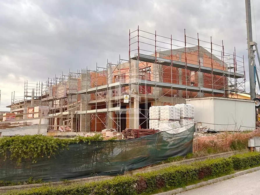 Immagine 2 di Appartamento in vendita  in via vaccarolo a Desenzano Del Garda