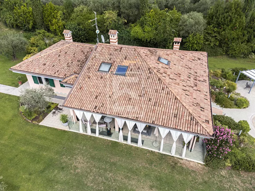 Immagine 4 di Villa in vendita  in via Tione 22 a Castelnuovo Del Garda