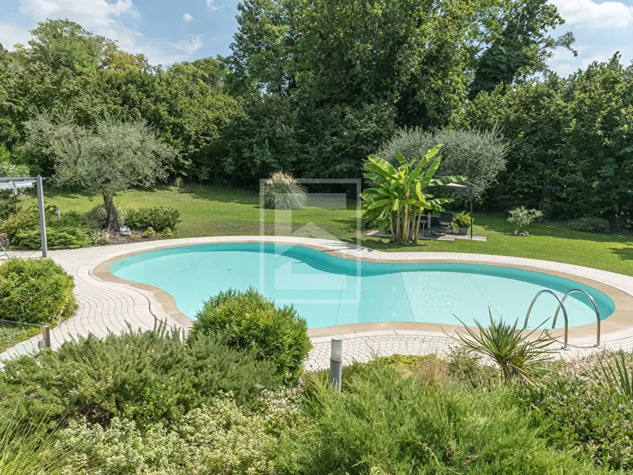 Immagine 7 di Villa in vendita  in via Tione 22 a Castelnuovo Del Garda