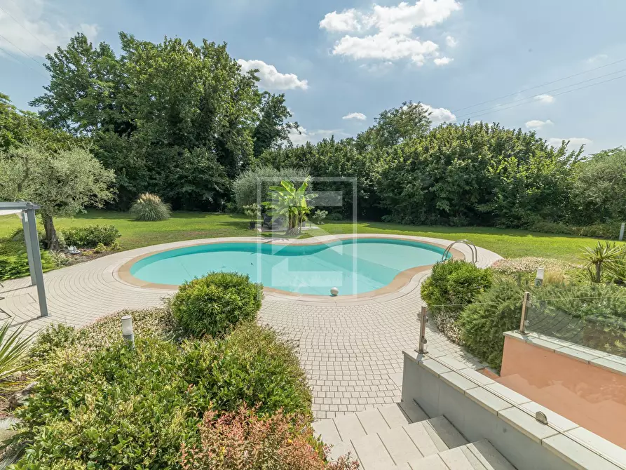 Immagine 8 di Villa in vendita  in via Tione 22 a Castelnuovo Del Garda