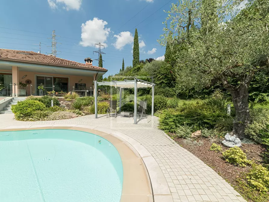 Immagine 9 di Villa in vendita  in via Tione 22 a Castelnuovo Del Garda