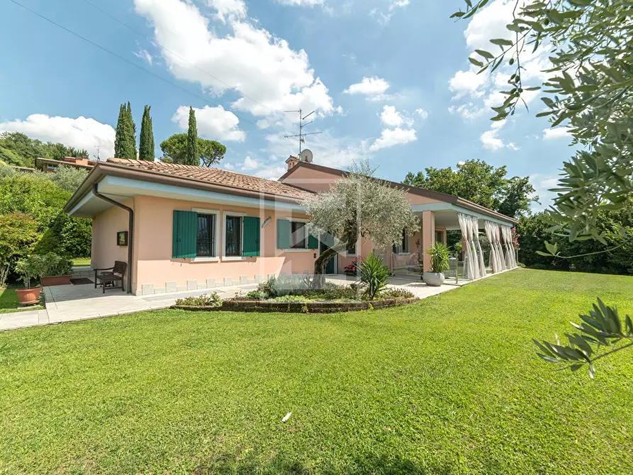 Immagine 5 di Villa in vendita  in via Tione 22 a Castelnuovo Del Garda