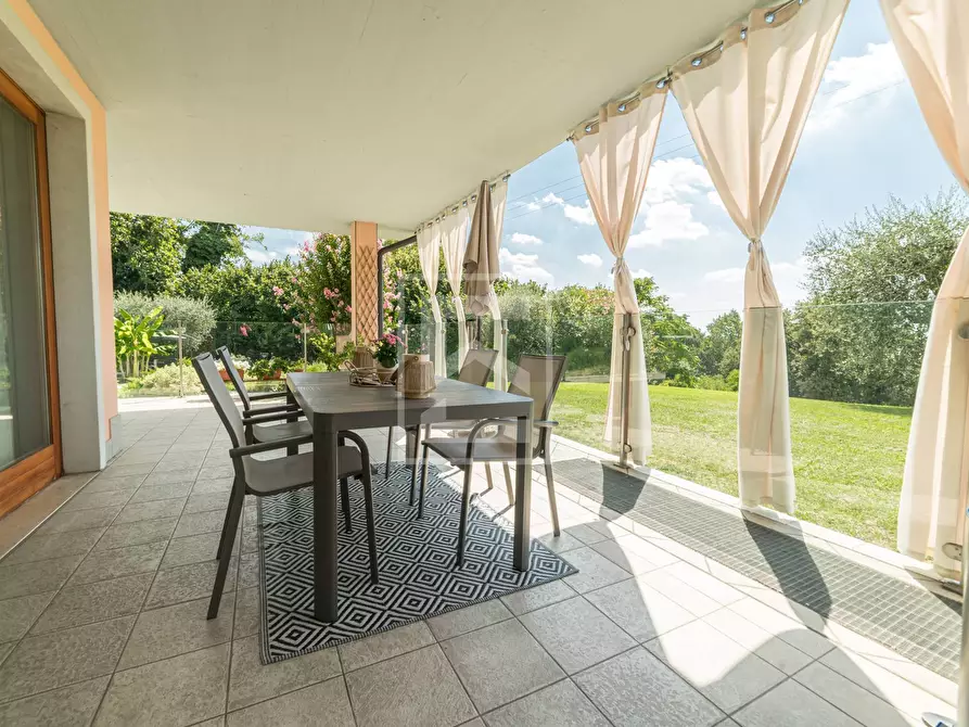 Immagine 13 di Villa in vendita  in via Tione 22 a Castelnuovo Del Garda