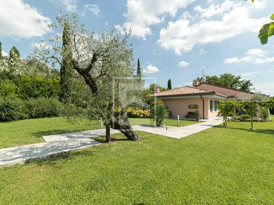 Immagine 30 di Villa in vendita  in via Tione 22 a Castelnuovo Del Garda