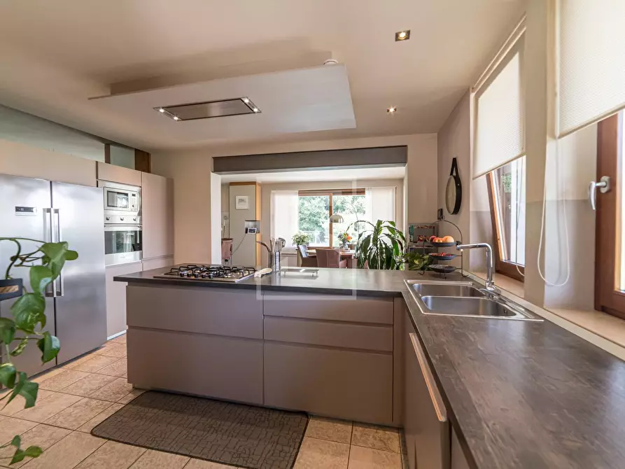 Immagine 33 di Villa in vendita  in via Tione 22 a Castelnuovo Del Garda