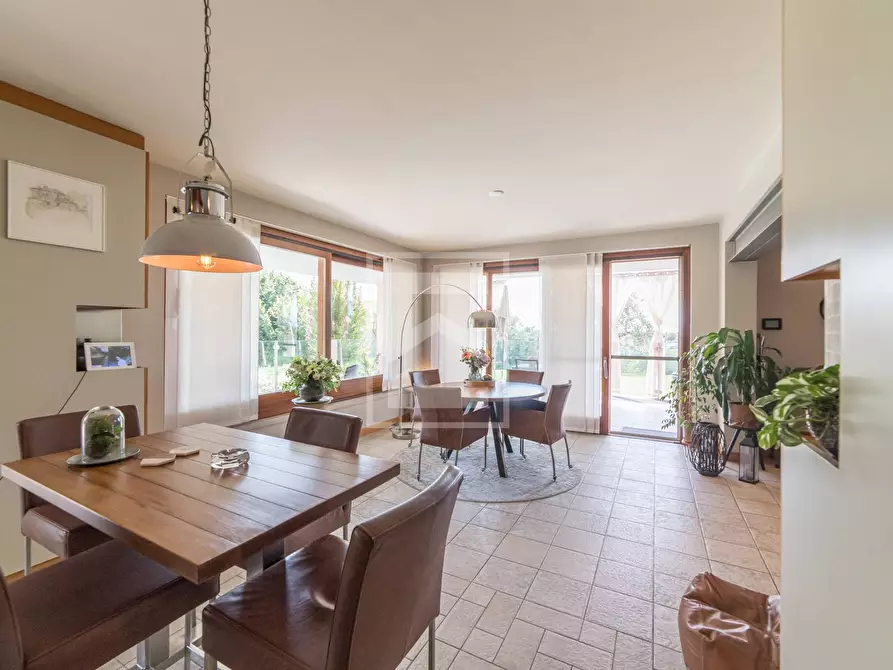 Immagine 37 di Villa in vendita  in via Tione 22 a Castelnuovo Del Garda