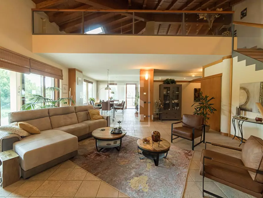 Immagine 38 di Villa in vendita  in via Tione 22 a Castelnuovo Del Garda