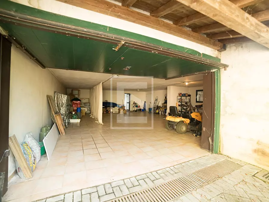 Immagine 71 di Villa in vendita  in via Tione 22 a Castelnuovo Del Garda