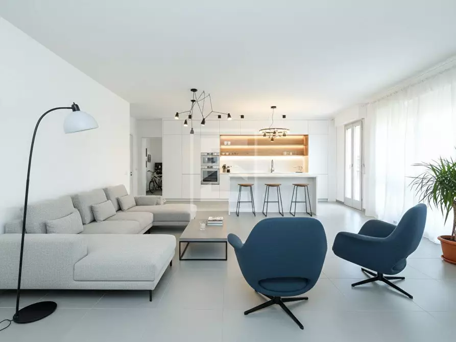 Immagine 4 di Appartamento in vendita  in VIA SAN MARTINO DELLA BATTAGLIA a Sirmione