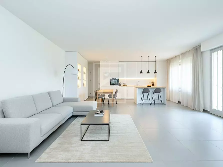 Immagine 6 di Appartamento in vendita  in VIA SAN MARTINO DELLA BATTAGLIA a Sirmione