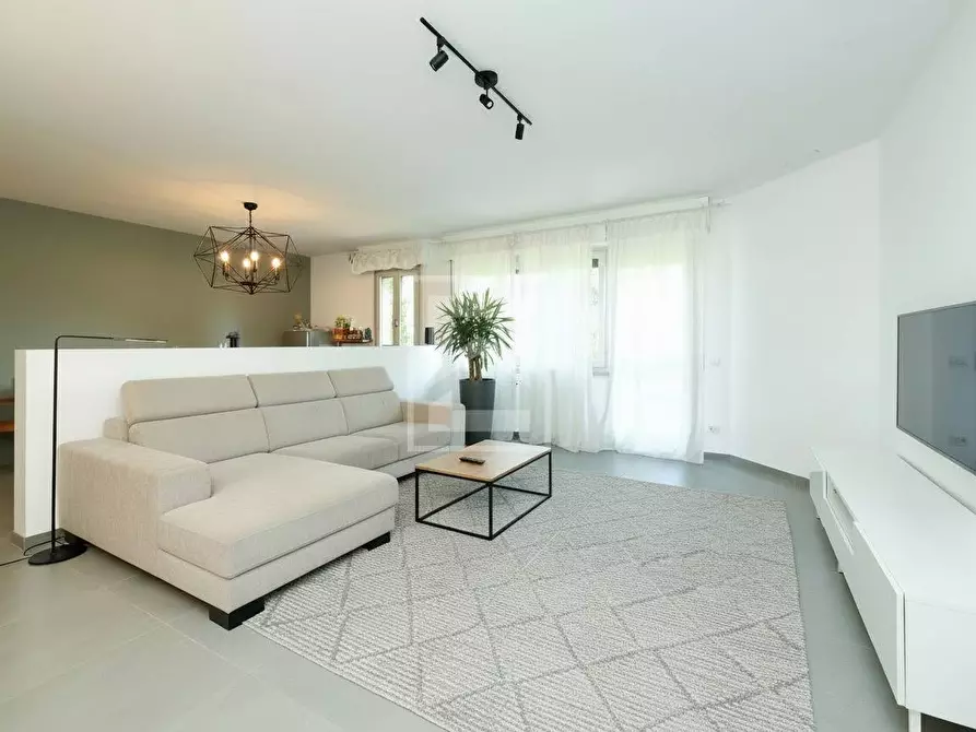 Immagine 5 di Appartamento in vendita  in VIA SAN MARTINO DELLA BATTAGLIA a Sirmione