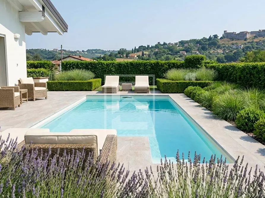 Immagine 1 di Villa in vendita  in Via Fratelli Bandiera a Calvagese Della Riviera