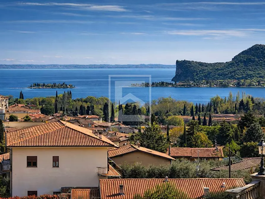Immagine 1 di Villa in vendita  a San Felice Del Benaco