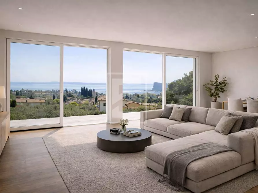 Immagine 5 di Villa in vendita  a San Felice Del Benaco