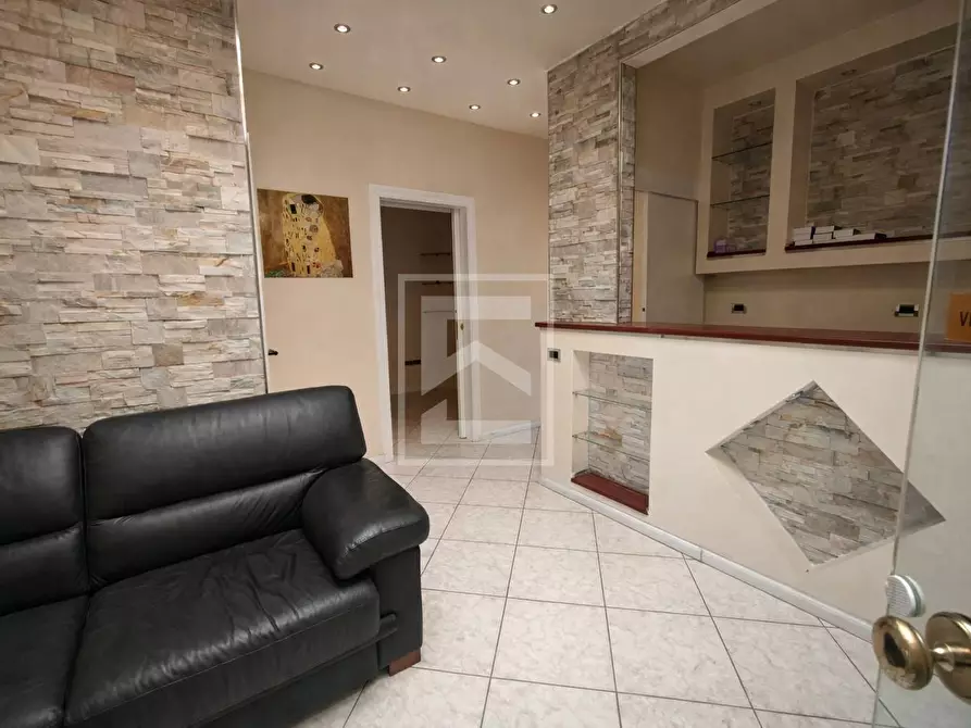 Immagine 1 di Negozio in vendita  in via marconi 133 a Desenzano Del Garda