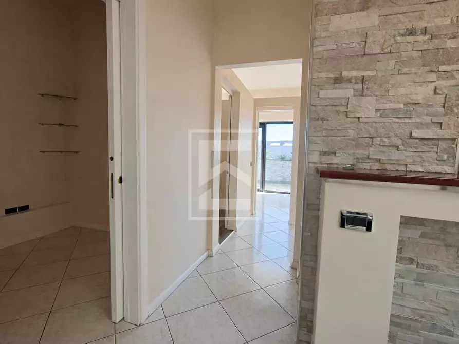 Immagine 4 di Negozio in vendita  in via marconi 133 a Desenzano Del Garda