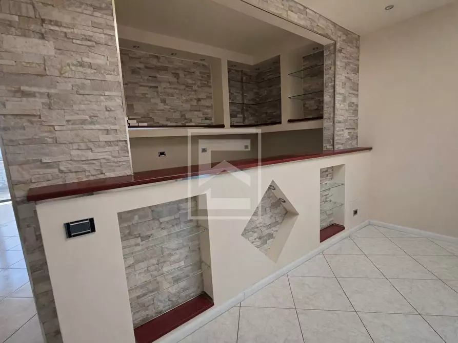 Immagine 2 di Negozio in vendita  in via marconi 133 a Desenzano Del Garda