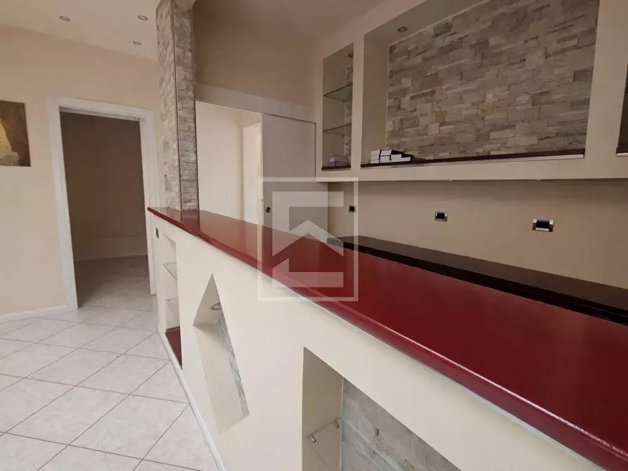 Immagine 3 di Negozio in vendita  in via marconi 133 a Desenzano Del Garda