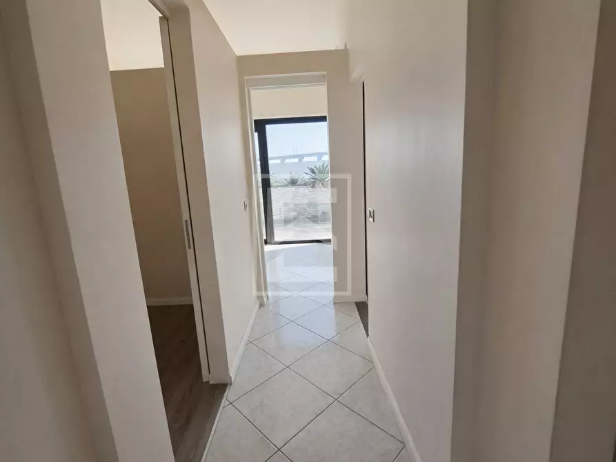 Immagine 9 di Negozio in vendita  in via marconi 133 a Desenzano Del Garda