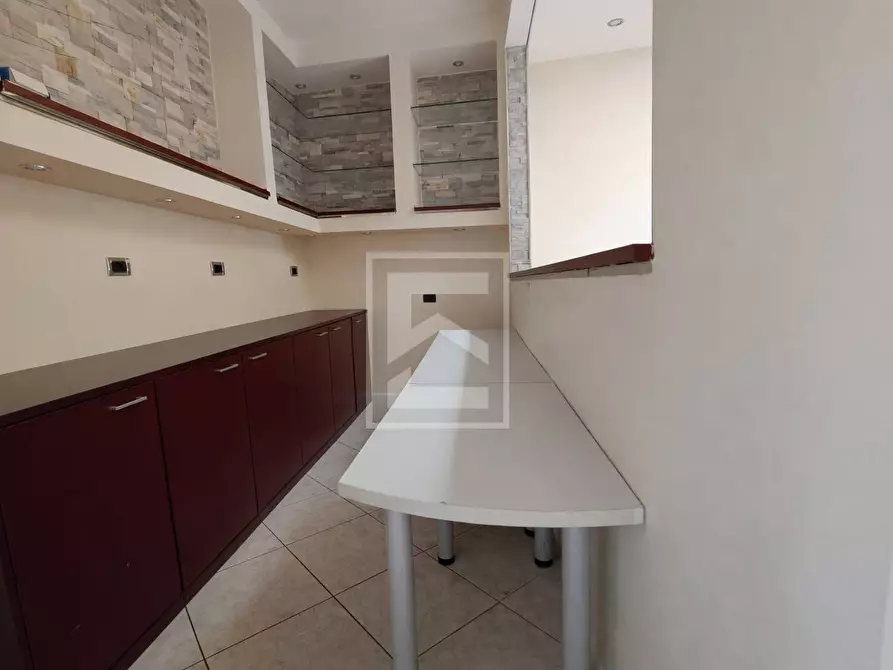 Immagine 5 di Negozio in vendita  in via marconi 133 a Desenzano Del Garda