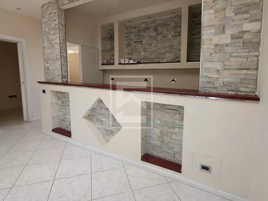 Immagine 6 di Negozio in vendita  in via marconi 133 a Desenzano Del Garda