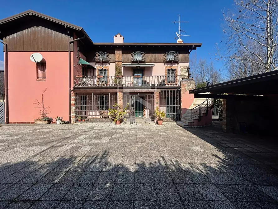 Immagine 2 di Casa indipendente in vendita  in Ugo Foscolo a Desenzano Del Garda