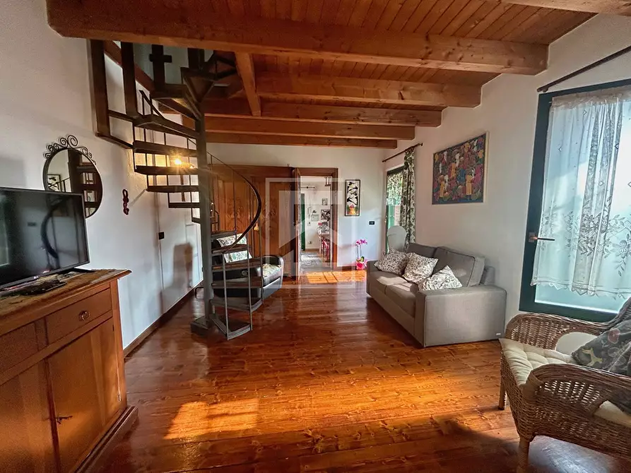 Immagine 21 di Casa indipendente in vendita  in Ugo Foscolo a Desenzano Del Garda