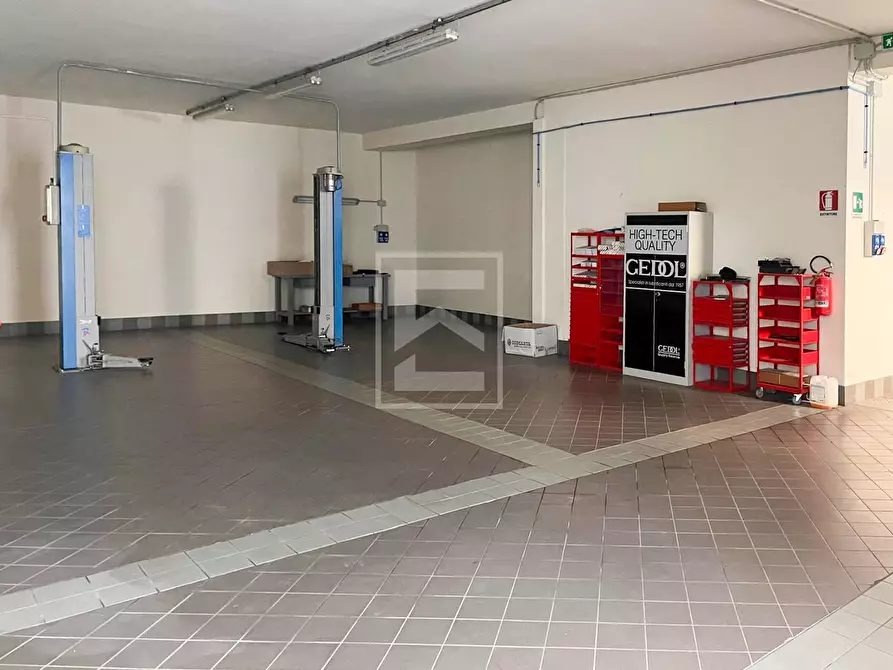 Immagine 4 di Locale commerciale in vendita  in via slataper 5 a Brescia