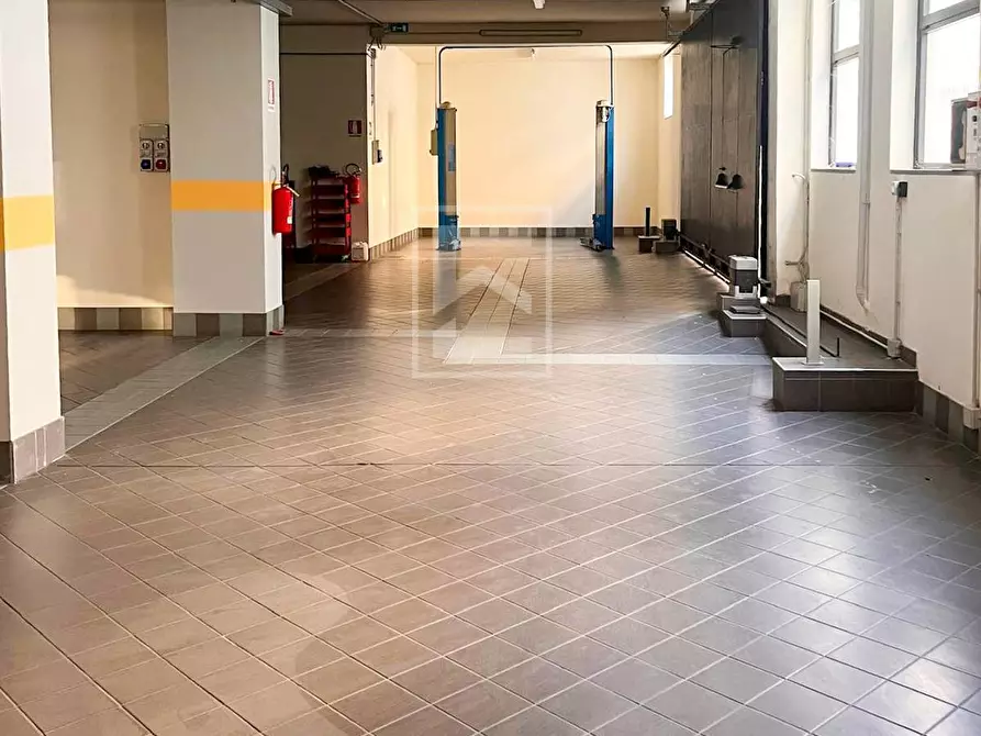 Immagine 5 di Locale commerciale in vendita  in via slataper 5 a Brescia
