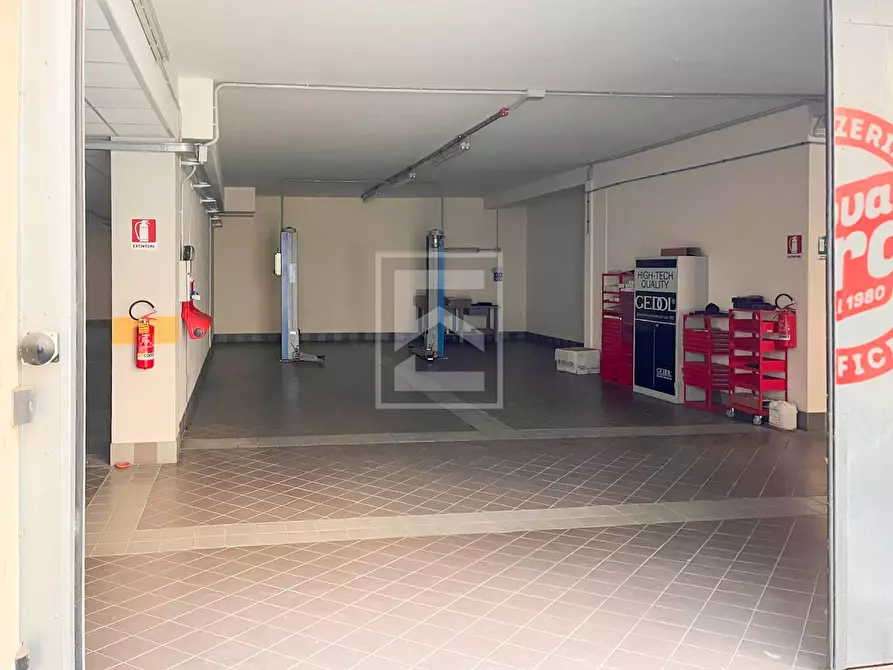 Immagine 9 di Locale commerciale in vendita  in via slataper 5 a Brescia