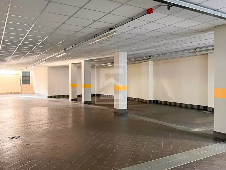 Immagine 14 di Locale commerciale in vendita  in via slataper 5 a Brescia