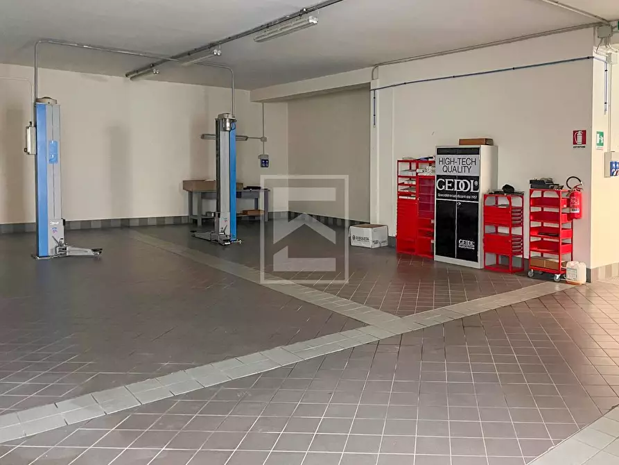 Immagine 17 di Locale commerciale in vendita  in via slataper 5 a Brescia