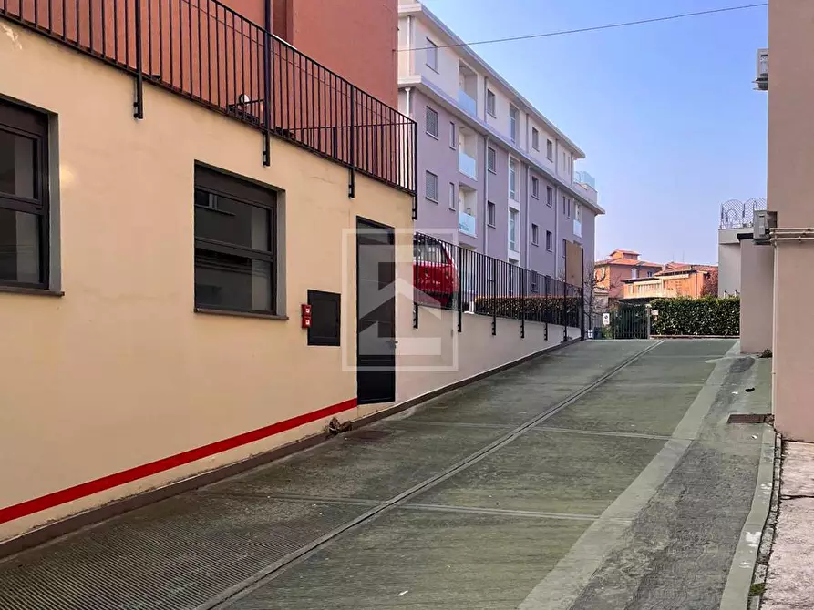 Immagine 19 di Locale commerciale in vendita  in via slataper 5 a Brescia
