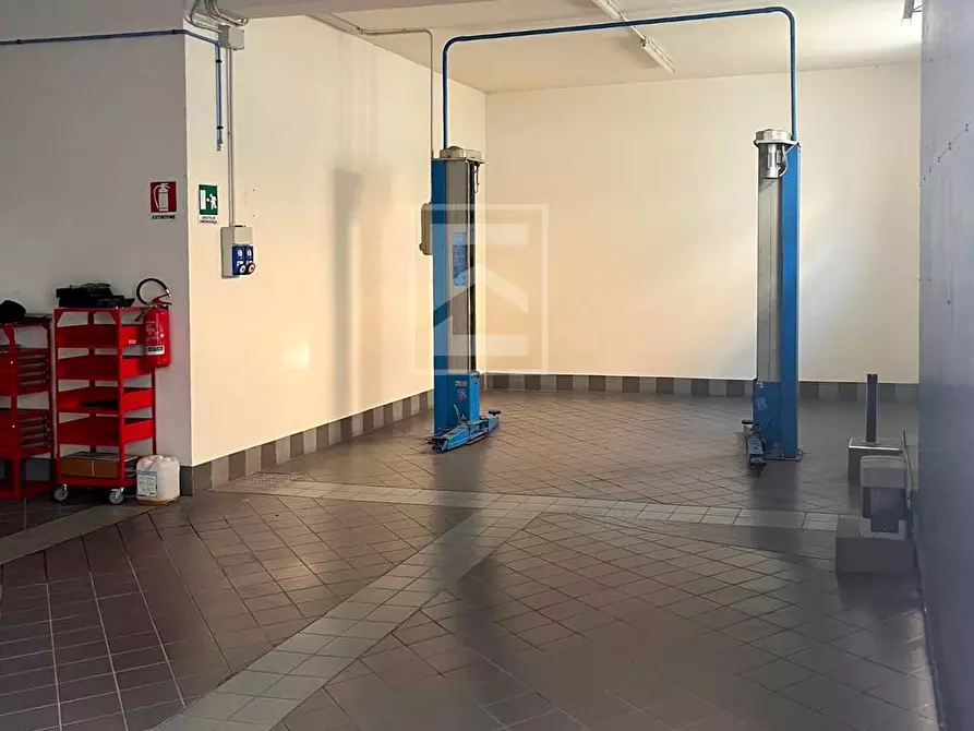 Immagine 20 di Locale commerciale in vendita  in via slataper 5 a Brescia