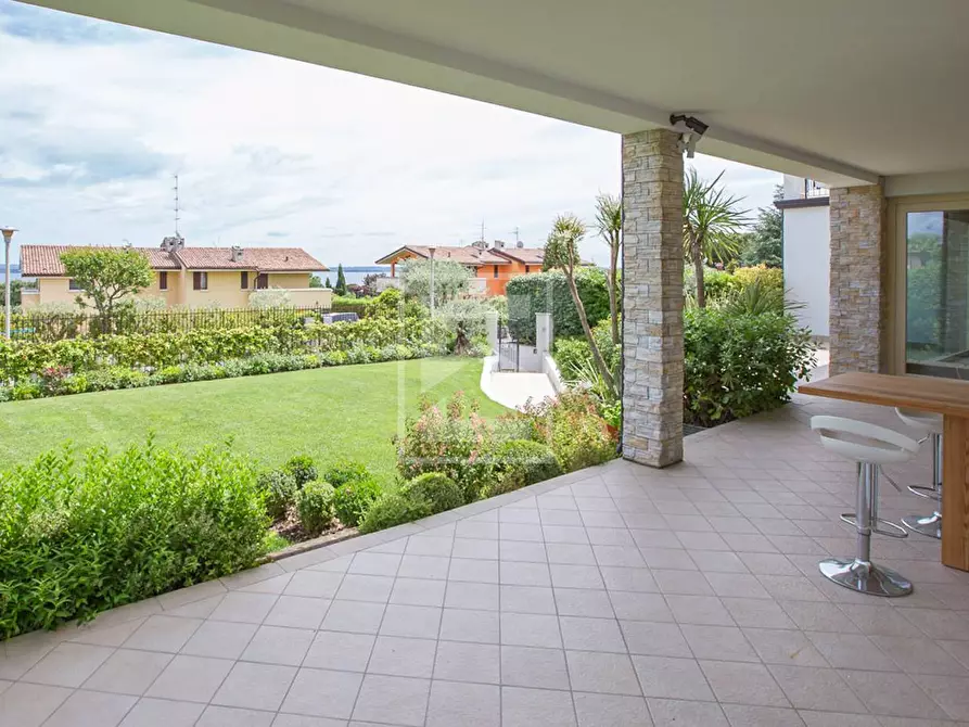 Immagine 1 di Appartamento in vendita  in via cabasse a Padenghe Sul Garda