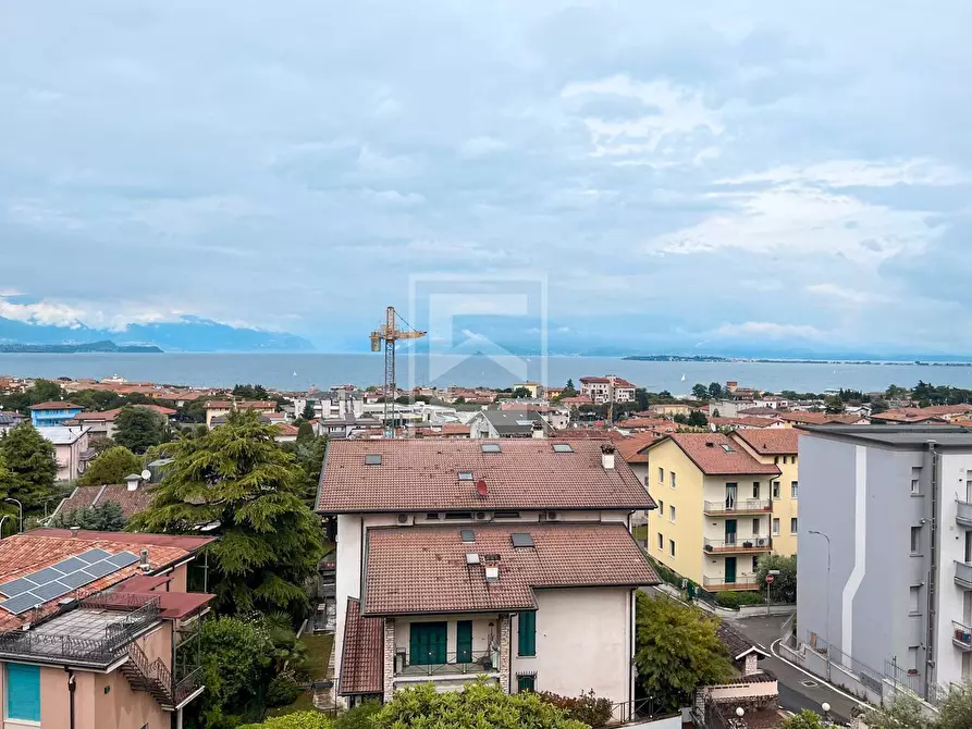 Immagine 1 di Appartamento in vendita  in via villa del sole 9 a Desenzano Del Garda
