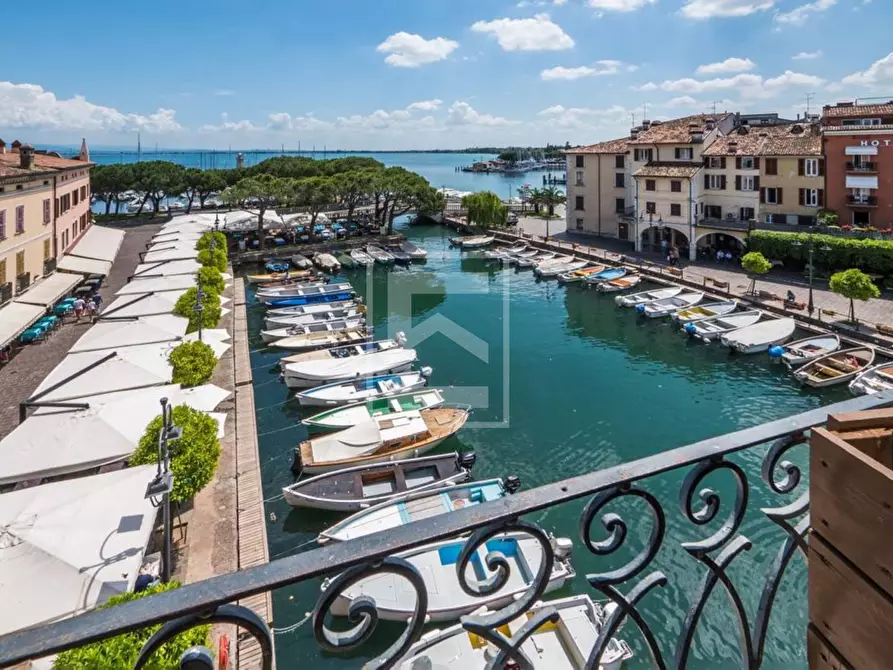 Immagine 42 di Appartamento in vendita  in via villa del sole 9 a Desenzano Del Garda