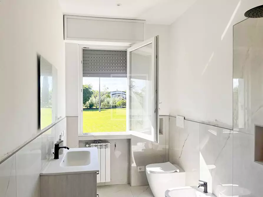 Immagine 12 di Casa indipendente in vendita  in grezze 27 a Desenzano Del Garda