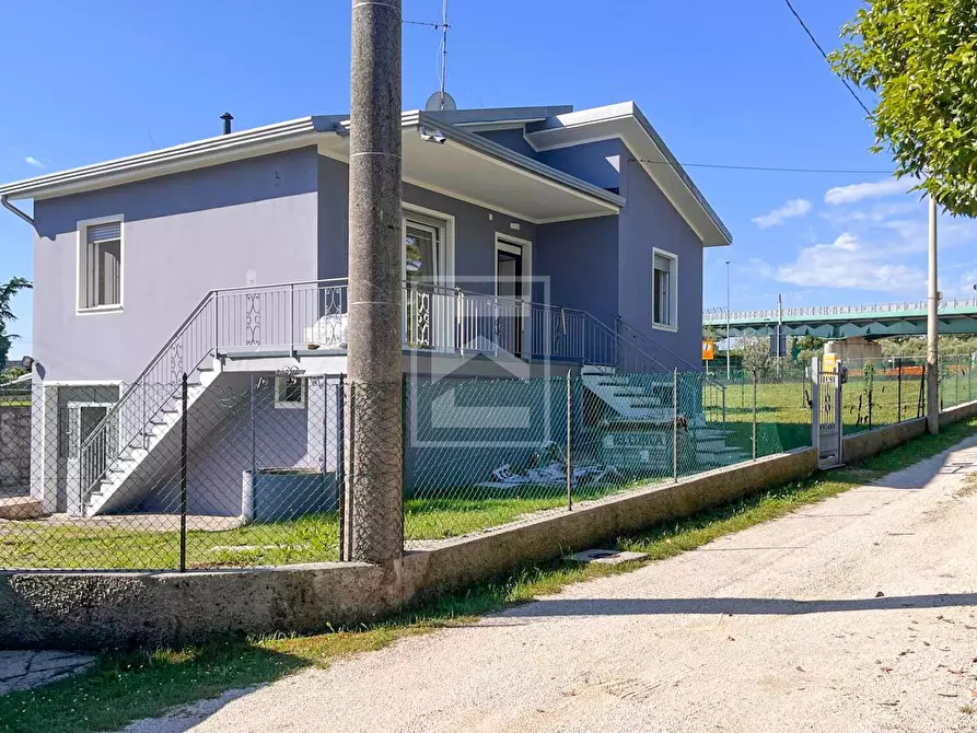 Immagine 33 di Casa indipendente in vendita  in grezze 27 a Desenzano Del Garda