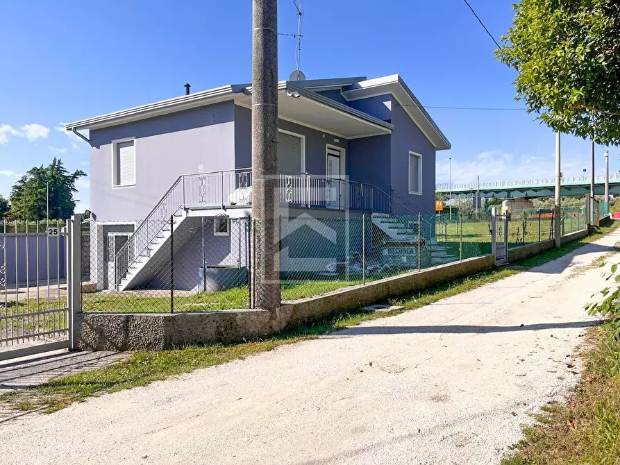 Immagine 34 di Casa indipendente in vendita  in grezze 27 a Desenzano Del Garda