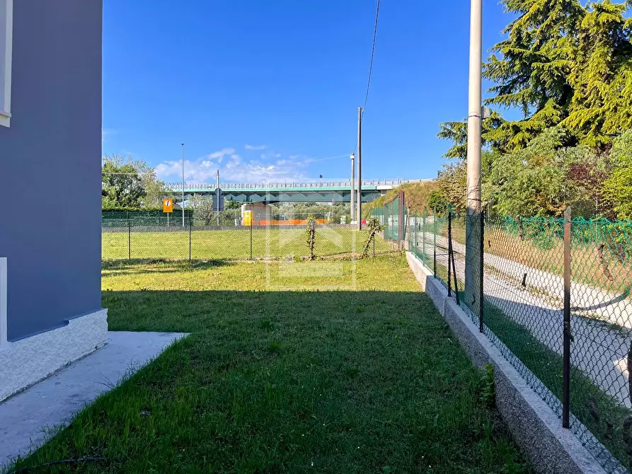 Immagine 36 di Casa indipendente in vendita  in grezze 27 a Desenzano Del Garda