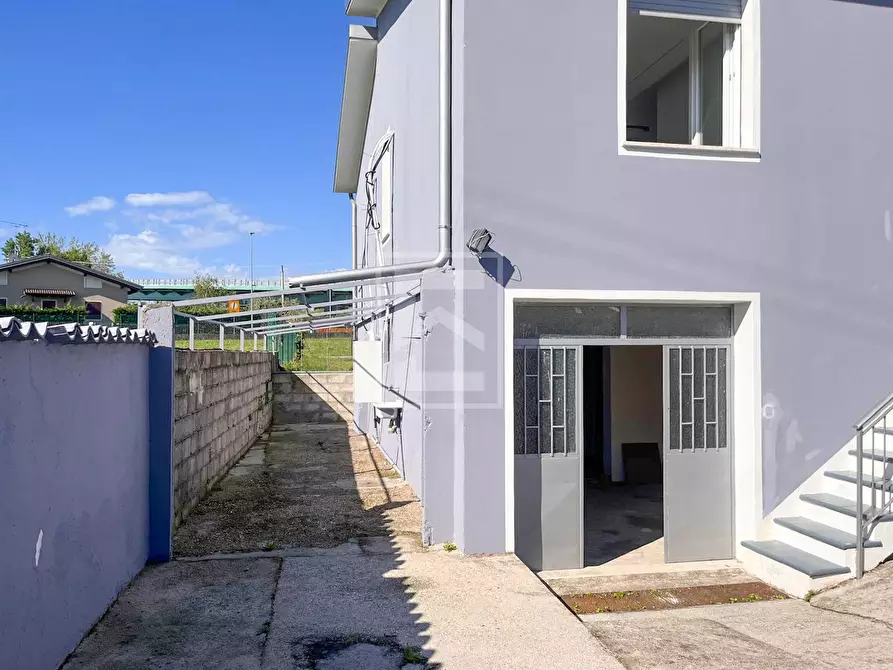 Immagine 41 di Casa indipendente in vendita  in grezze 27 a Desenzano Del Garda