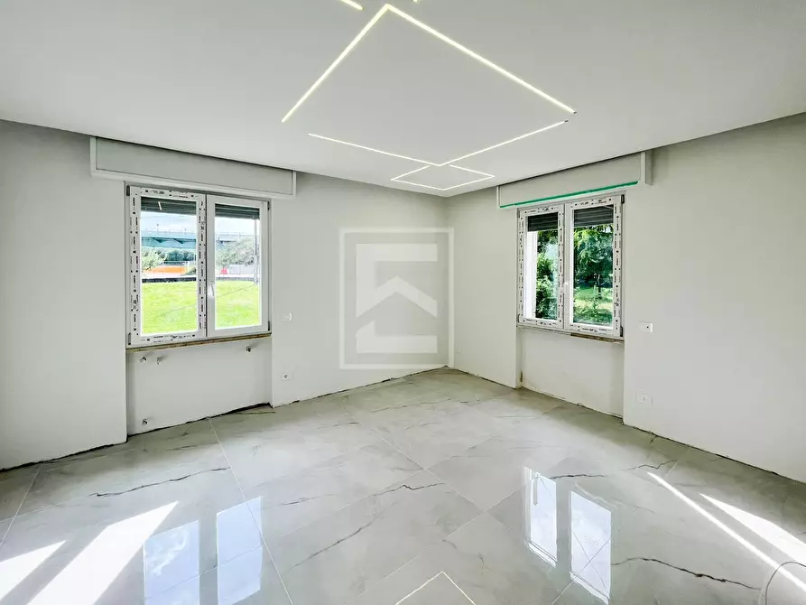 Immagine 11 di Casa indipendente in vendita  in grezze 27 a Desenzano Del Garda