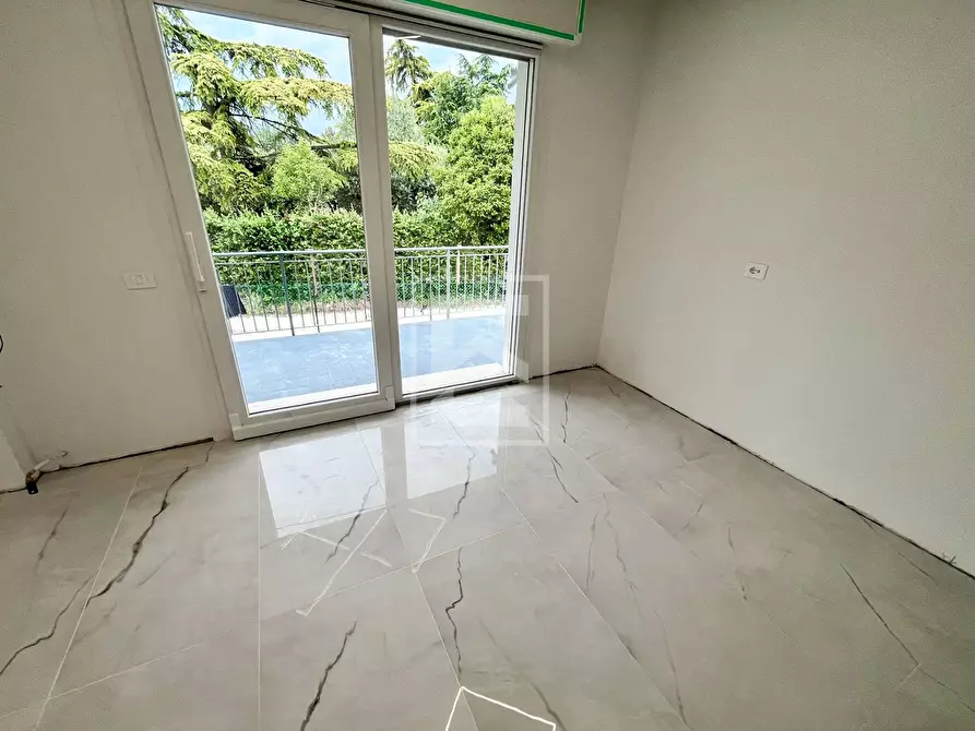Immagine 21 di Casa indipendente in vendita  in grezze 27 a Desenzano Del Garda
