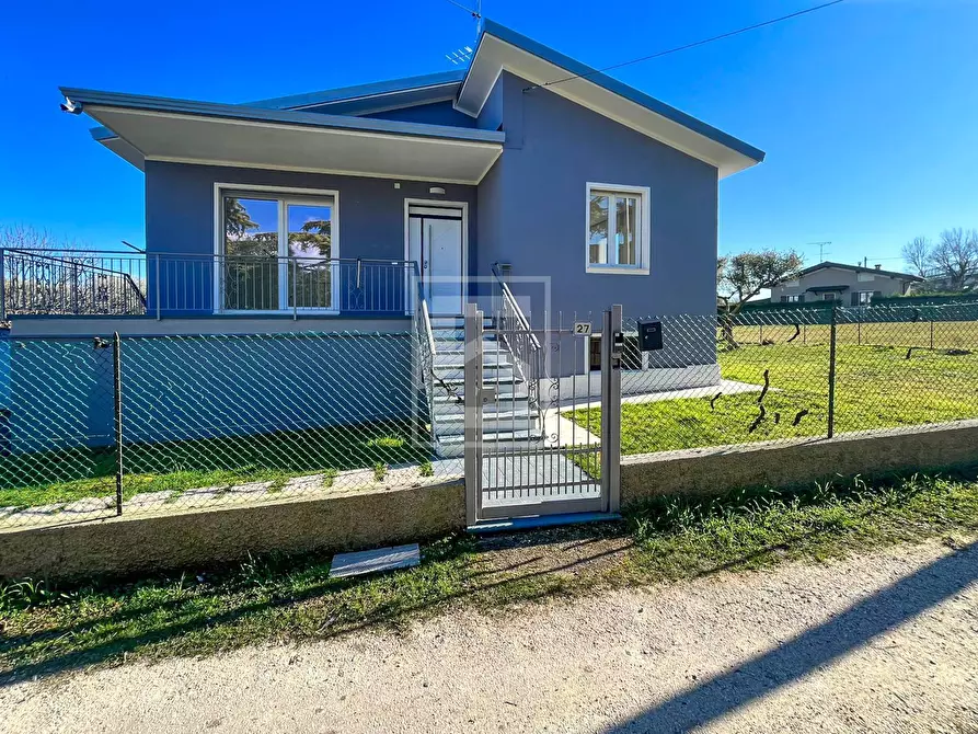Immagine 1 di Casa indipendente in vendita  in grezze 27 a Desenzano Del Garda