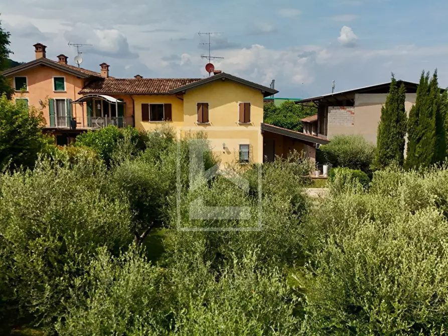 Immagine 2 di Villa in vendita  in Via Mella 6 a Desenzano Del Garda